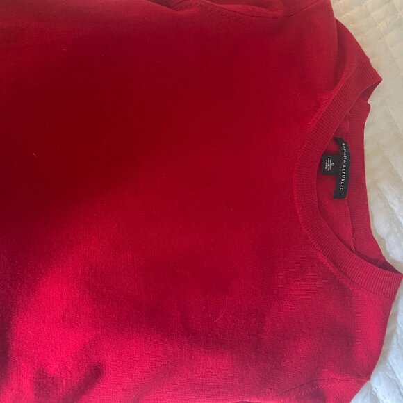 Banana Republic Cashmere Sweater - Picture 2 of 3